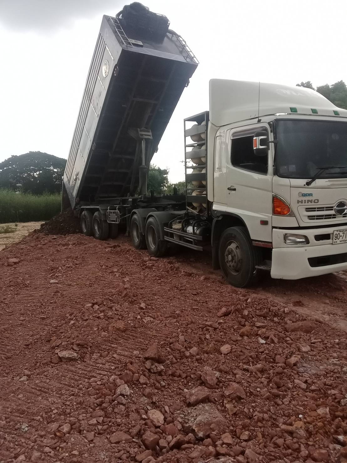 ดินลูกรังราคาคิวละ